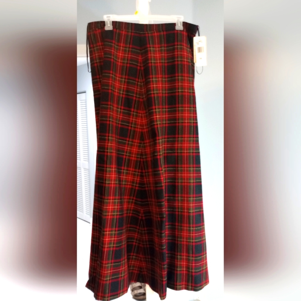 NWT Ralph Lauren Plaid Skirt, 16, Red